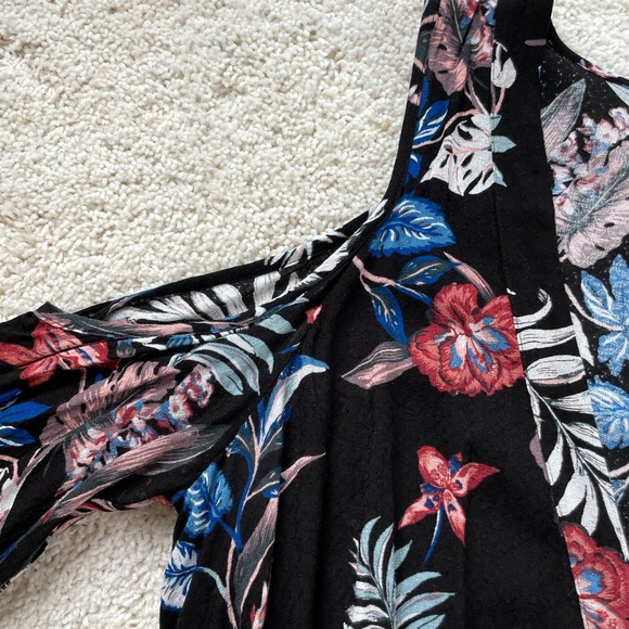 Black Cold Shoulder Top by Lush - Picture 3 of 4